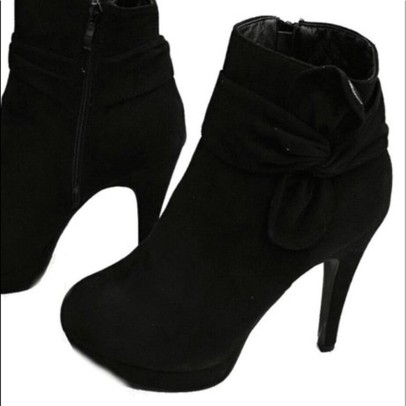 Black Faux Suede Side Bow Heel Ankle Bootie Boots NWT - Picture 4 of 9